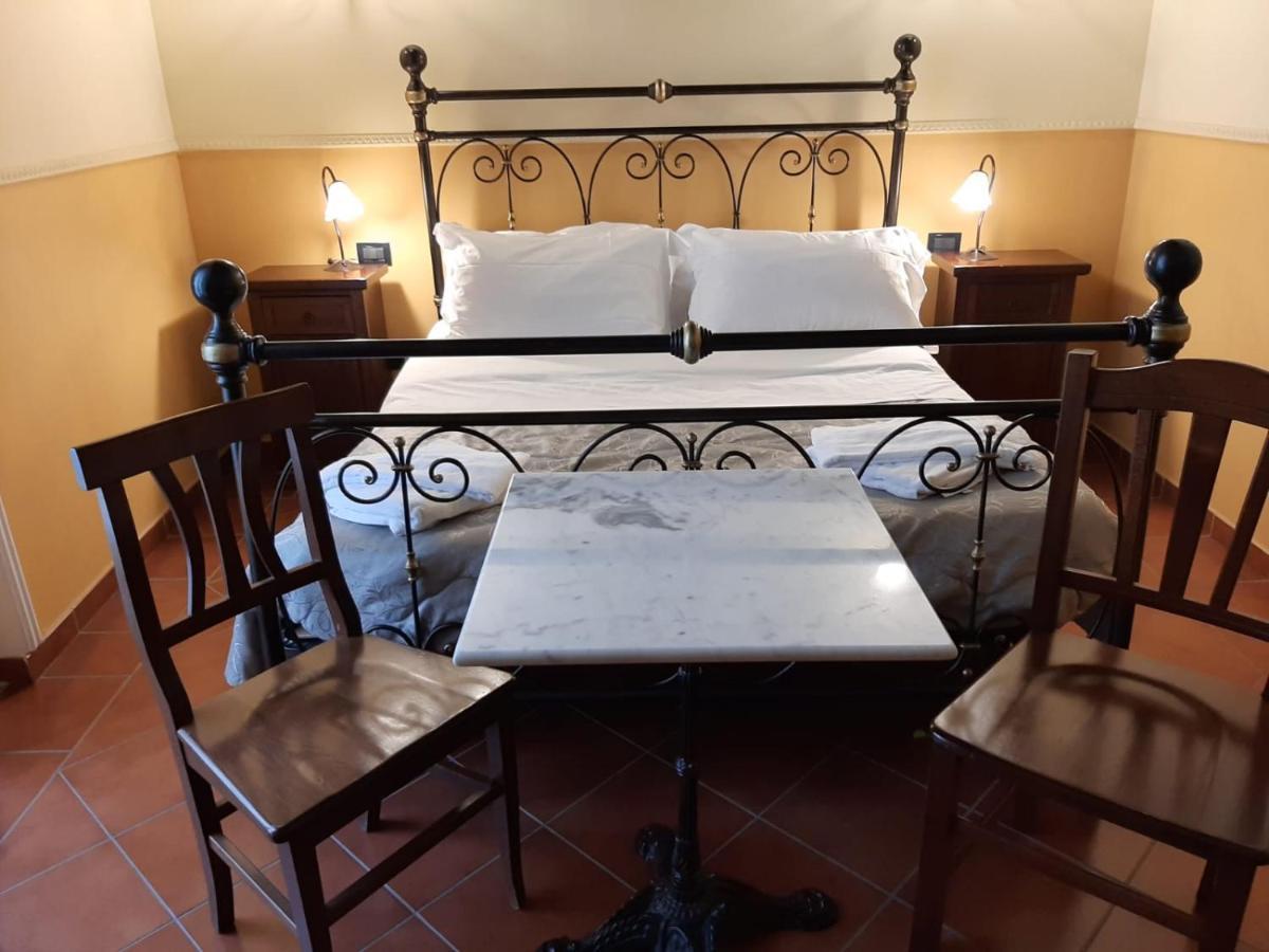 Hotel Pignatelli Napoli ภายนอก รูปภาพ