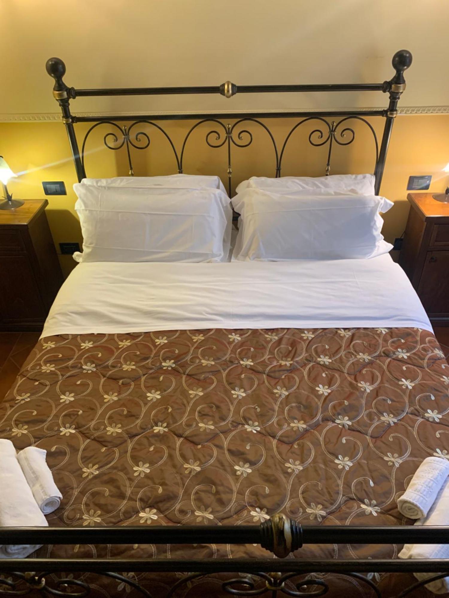 Hotel Pignatelli Napoli ภายนอก รูปภาพ