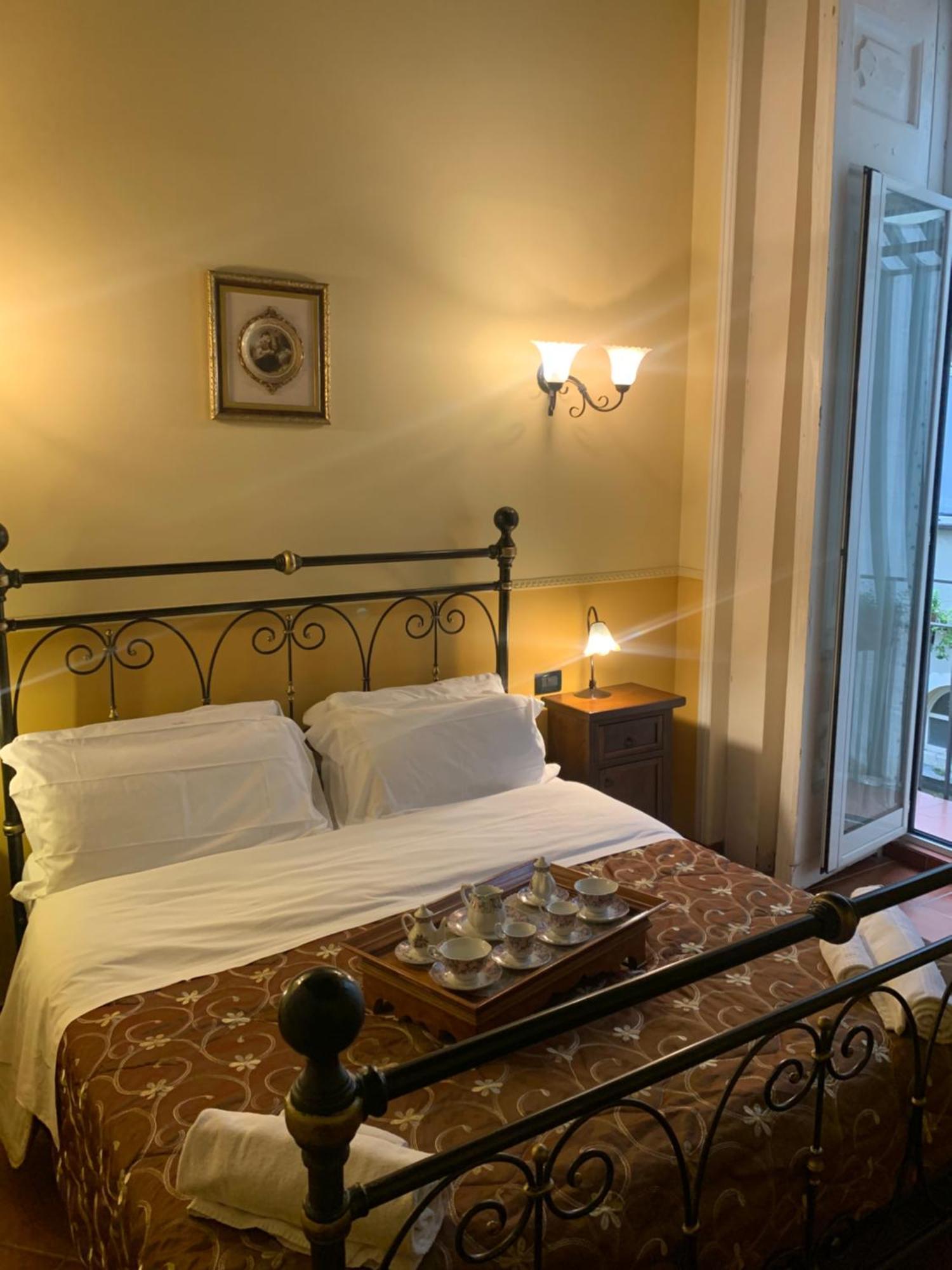 Hotel Pignatelli Napoli ภายนอก รูปภาพ