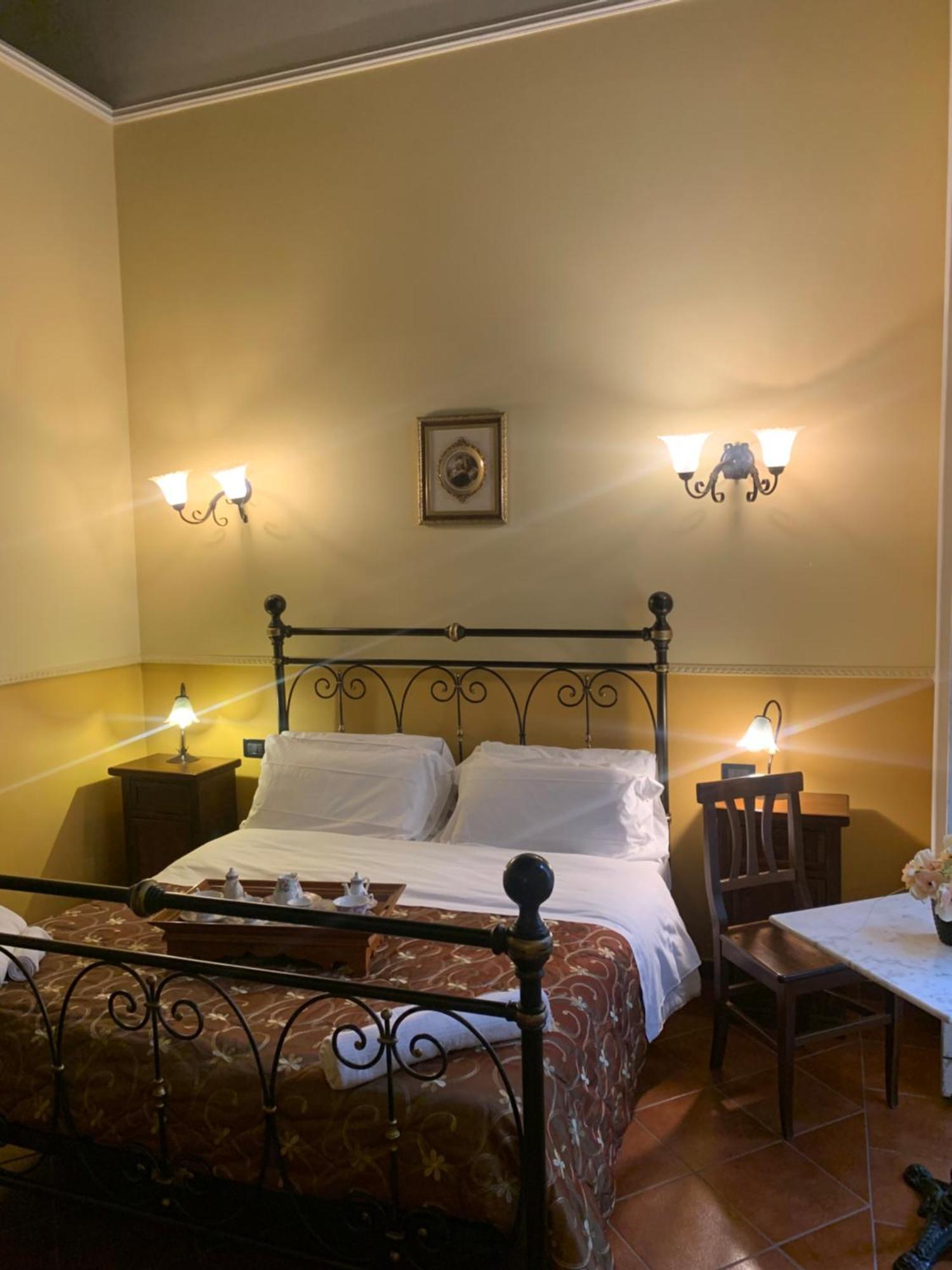 Hotel Pignatelli Napoli ภายนอก รูปภาพ