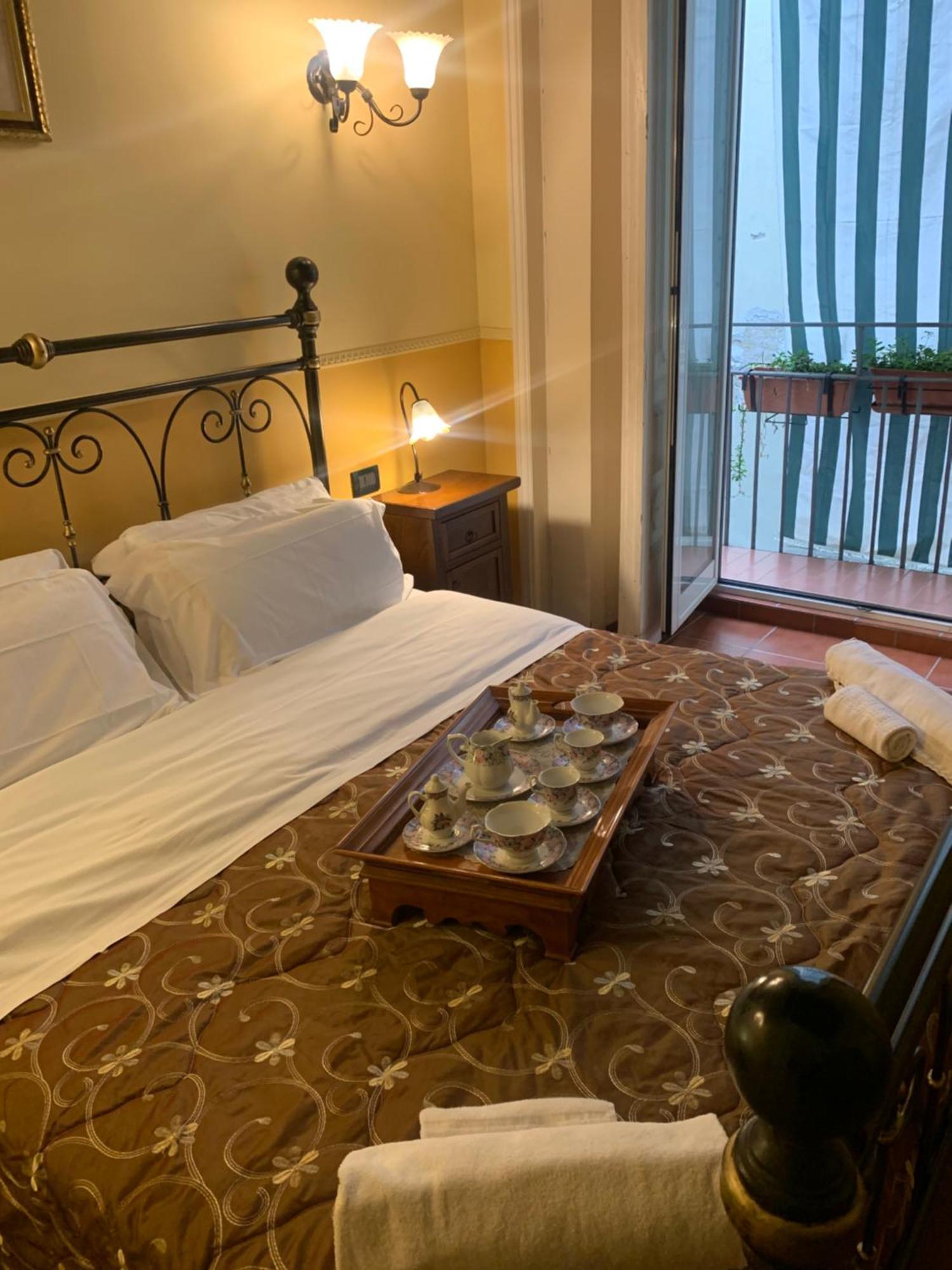 Hotel Pignatelli Napoli ภายนอก รูปภาพ