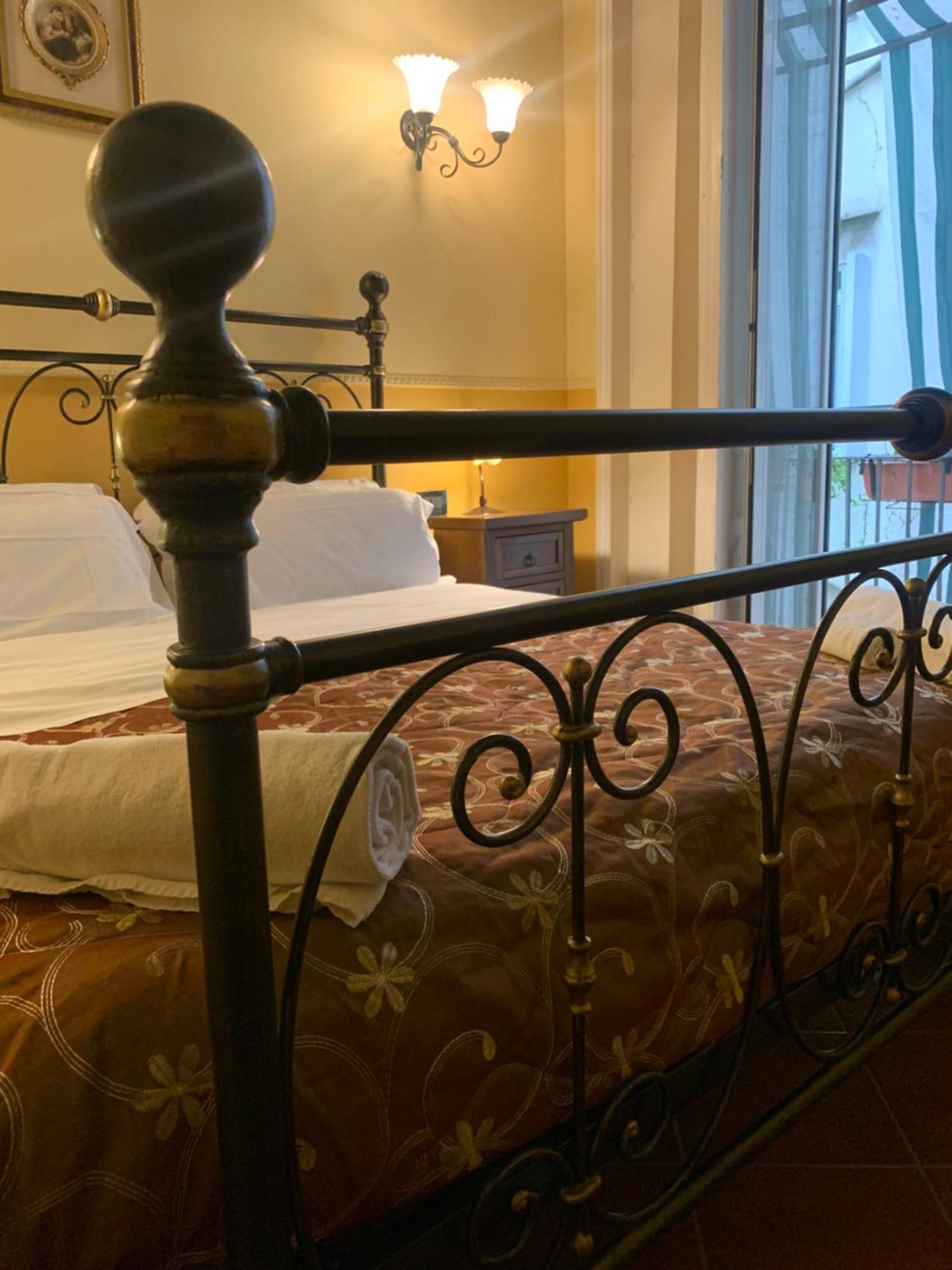 Hotel Pignatelli Napoli ภายนอก รูปภาพ