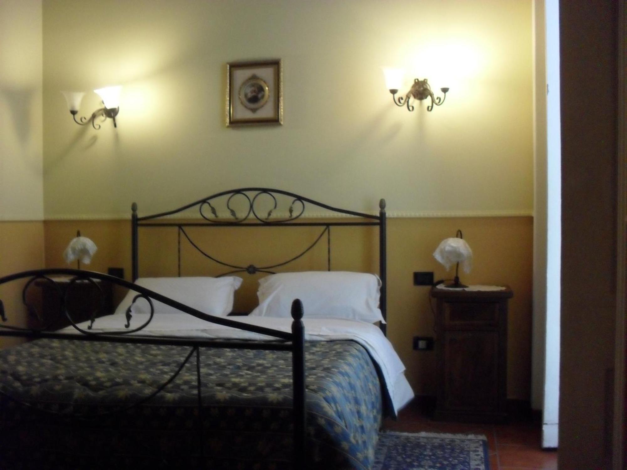 Hotel Pignatelli Napoli ภายนอก รูปภาพ