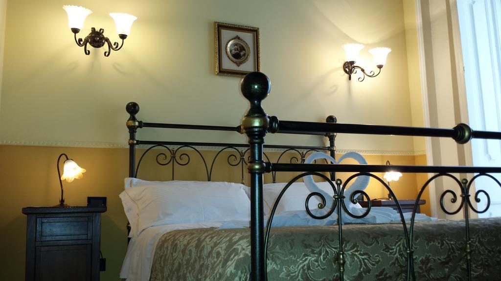 Hotel Pignatelli Napoli ภายนอก รูปภาพ