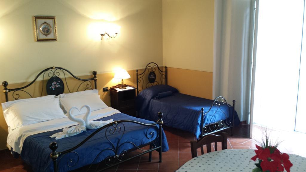 Hotel Pignatelli Napoli ภายนอก รูปภาพ