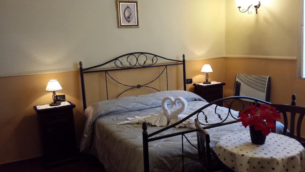 Hotel Pignatelli Napoli ภายนอก รูปภาพ