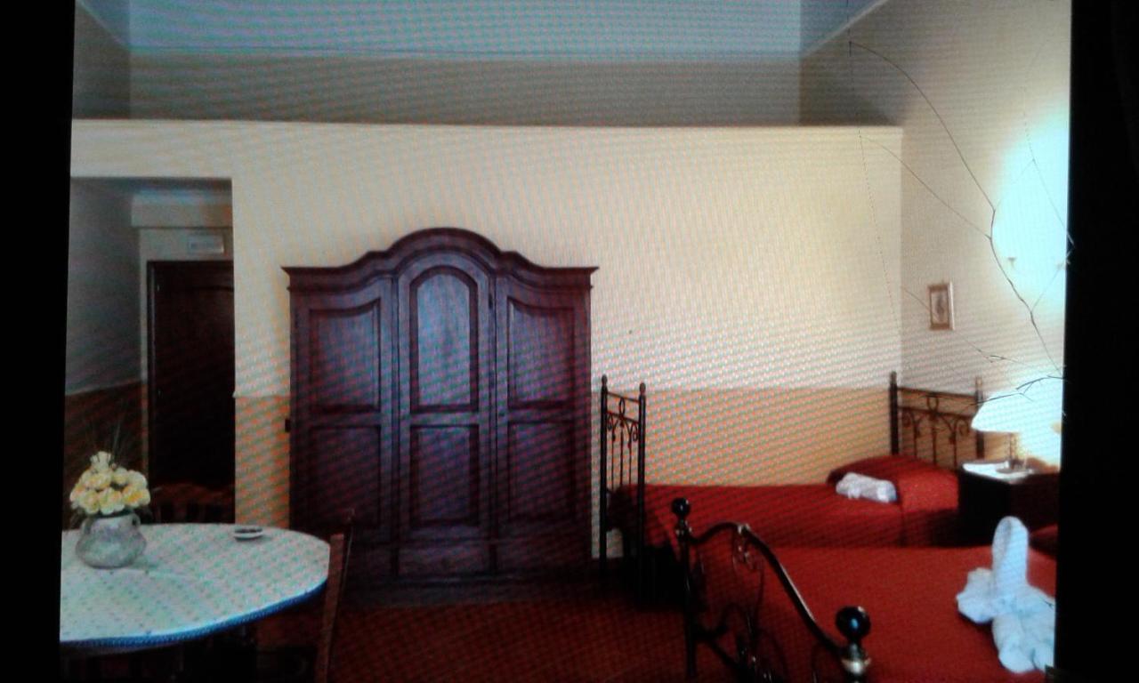 Hotel Pignatelli Napoli ภายนอก รูปภาพ