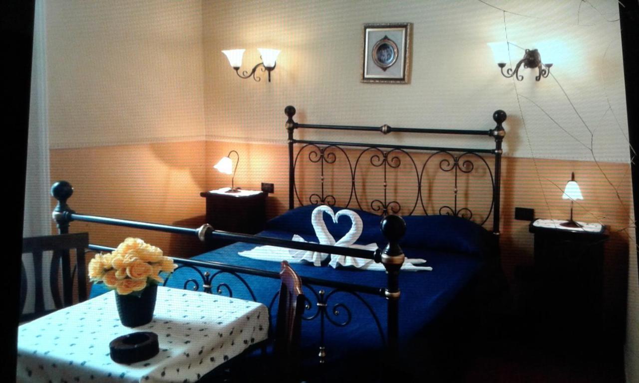 Hotel Pignatelli Napoli ภายนอก รูปภาพ
